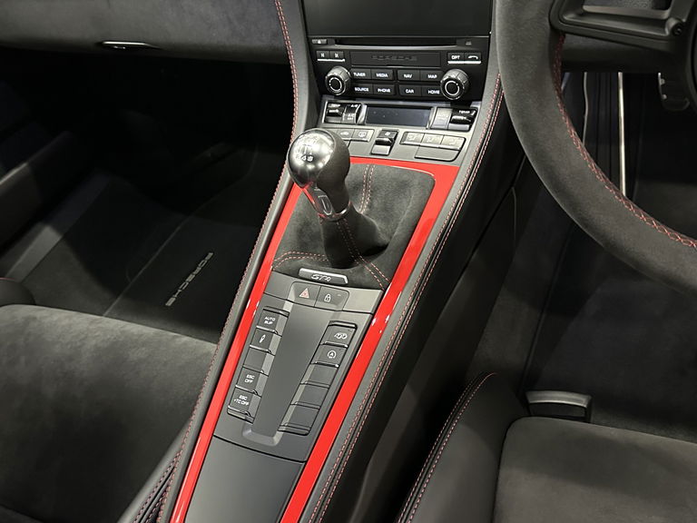 Porsche 718 Cayman GT4