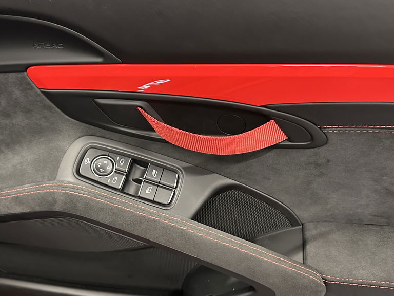 Porsche 718 Cayman GT4