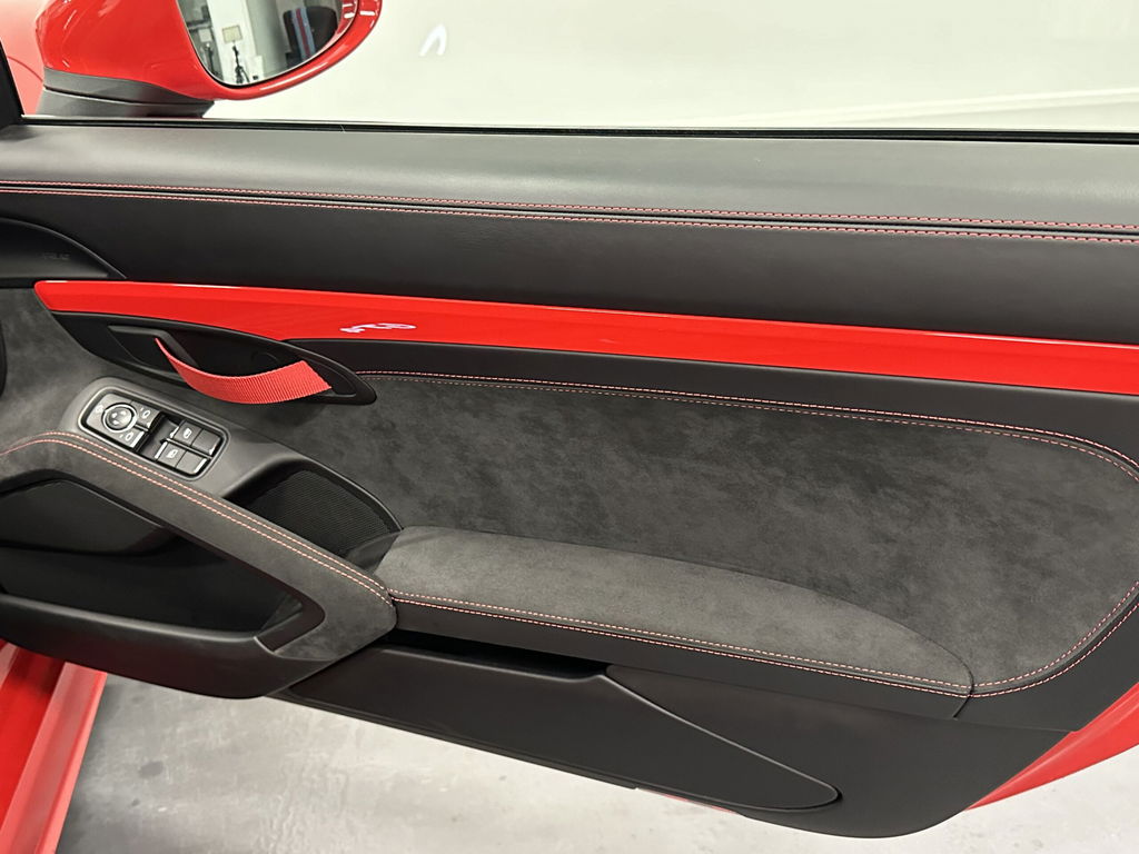 Porsche 718 Cayman GT4