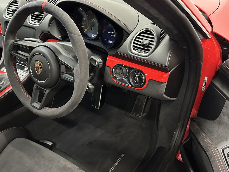 Porsche 718 Cayman GT4