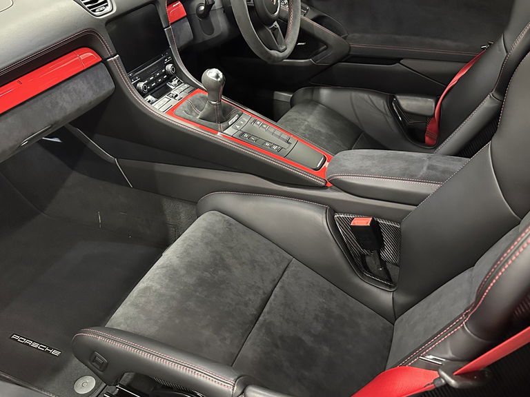 Porsche 718 Cayman GT4