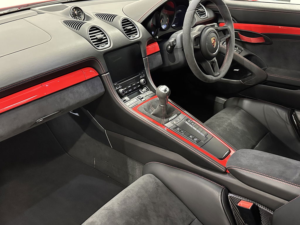 Porsche 718 Cayman GT4