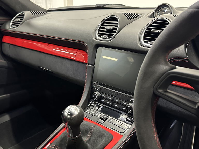 Porsche 718 Cayman GT4