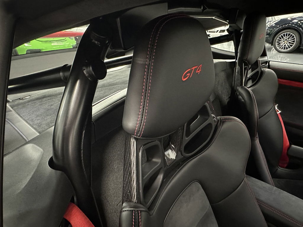 Porsche 718 Cayman GT4