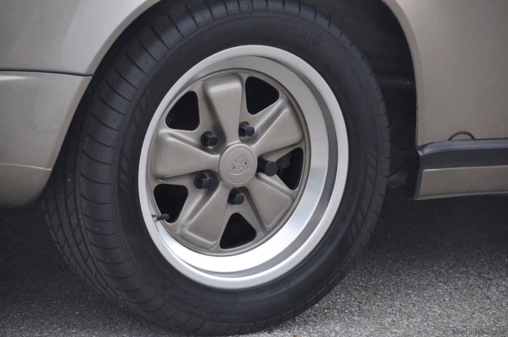 Porsche 911 Carrera 3.2 (KAT)