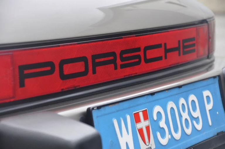 Porsche 911 Carrera 3.2 (KAT)