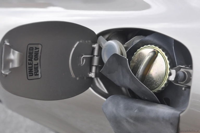 Porsche 911 Carrera 3.2 (KAT)