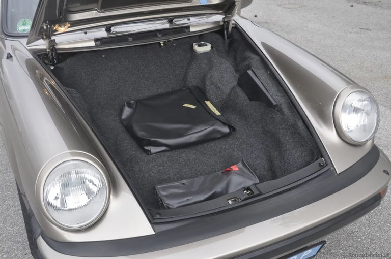 Porsche 911 Carrera 3.2 (KAT)