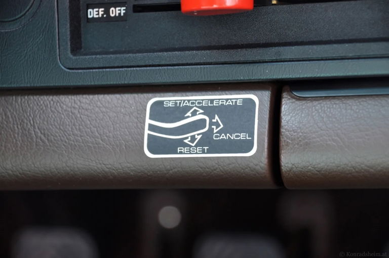 Porsche 911 Carrera 3.2 (KAT)