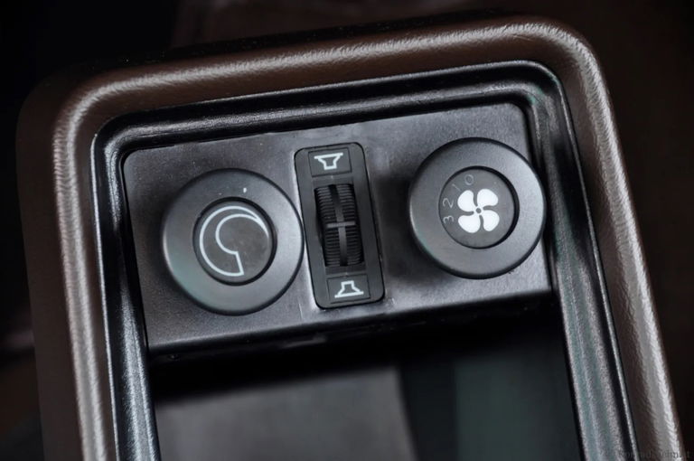 Porsche 911 Carrera 3.2 (KAT)