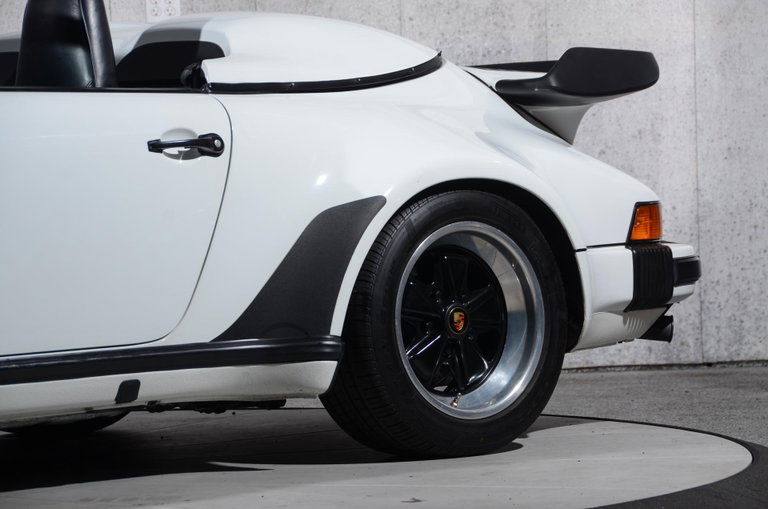 Porsche 911 Carrera 3.2 Speedster (US)