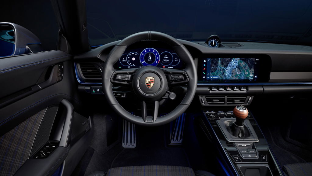 The Porsche 992.2 Carrera T brings back the manuals!