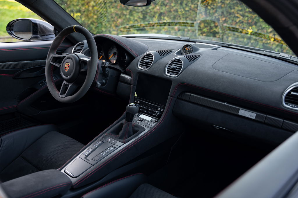 Porsche 718 Cayman GT4 RS