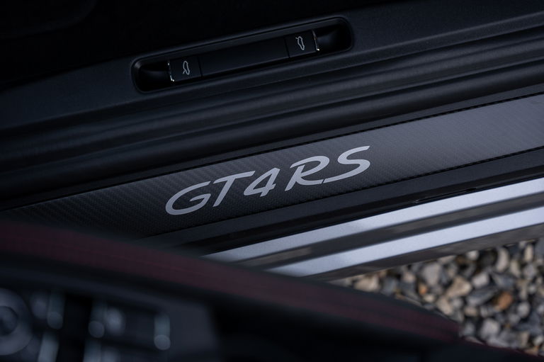 Porsche 718 Cayman GT4 RS