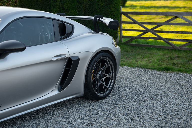 Porsche 718 Cayman GT4 RS