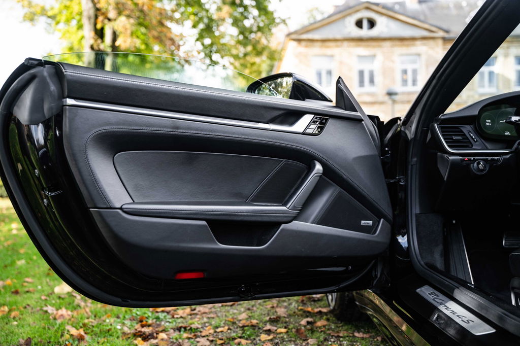 Porsche 992 Carrera 4S