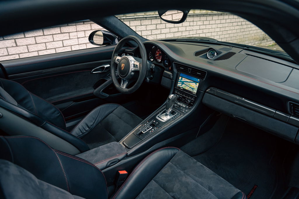 Porsche 991 Carrera GTS