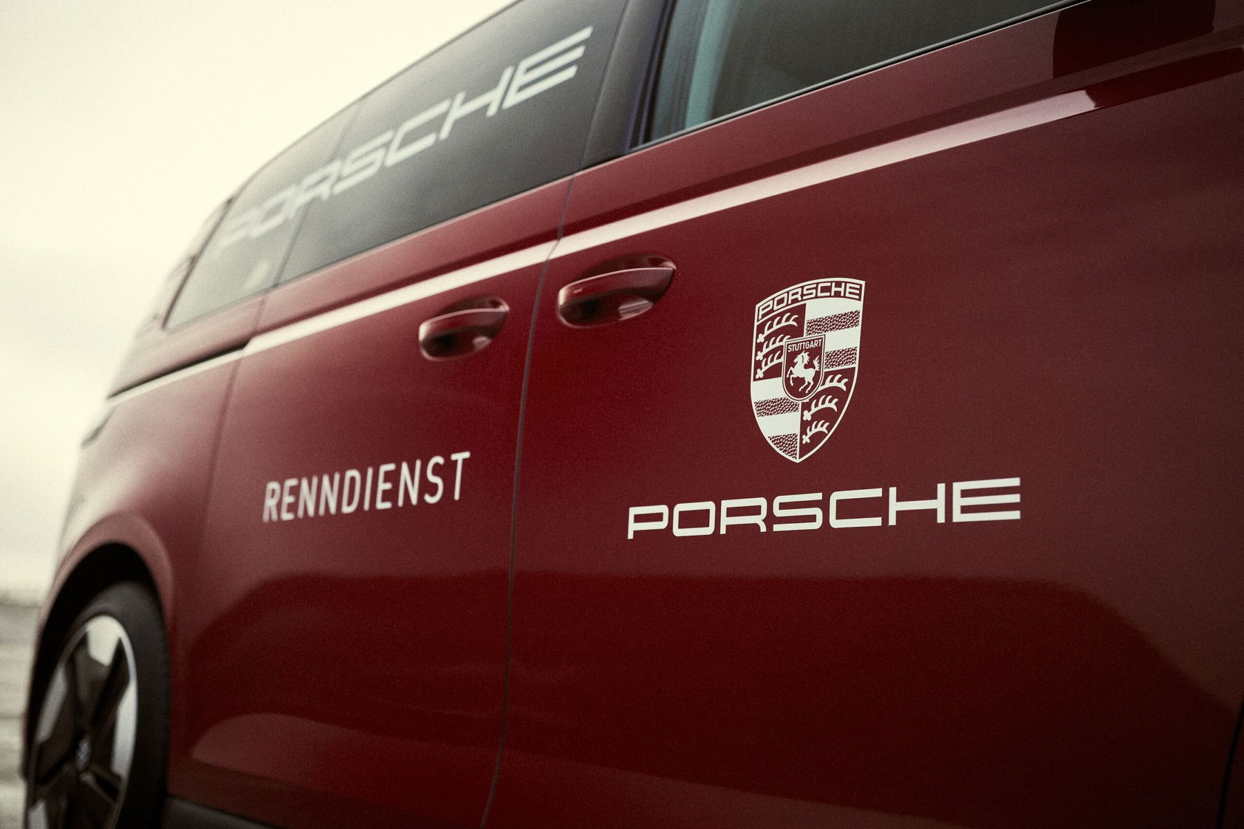 Renndienst Beschriftung Porsche ID.Buzz Porsche NL