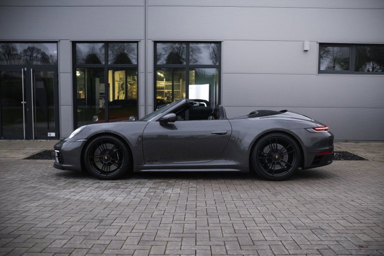 Porsche 992 Carrera 4 GTS