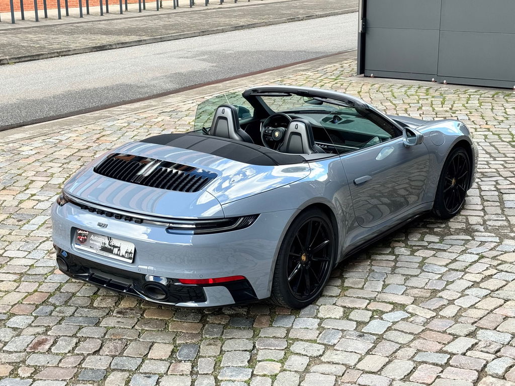 Porsche 992 Carrera