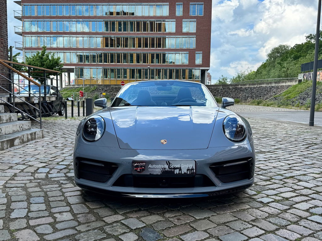 Porsche 992 Carrera