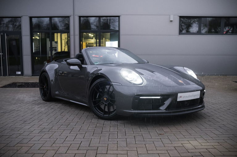 Porsche 992 Carrera 4 GTS