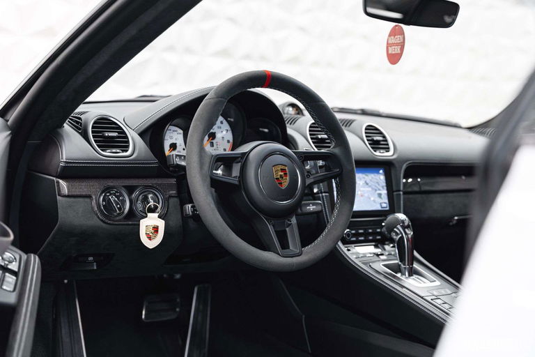 Porsche 718 Cayman GT4