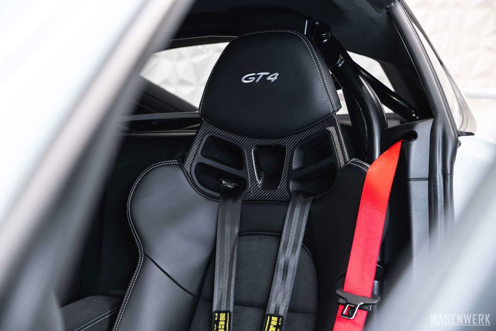 Porsche 718 Cayman GT4