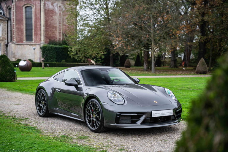 Porsche 992 Carrera 4S