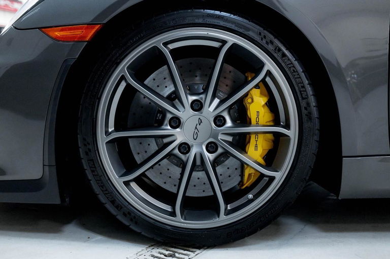 Porsche 981 Cayman GT4