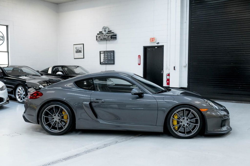 Porsche 981 Cayman GT4