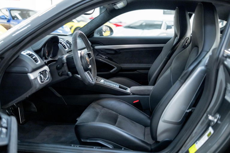 Porsche 981 Cayman GT4