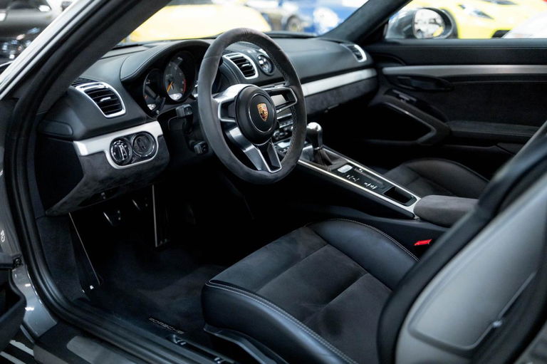 Porsche 981 Cayman GT4