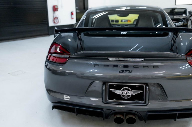 Porsche 981 Cayman GT4