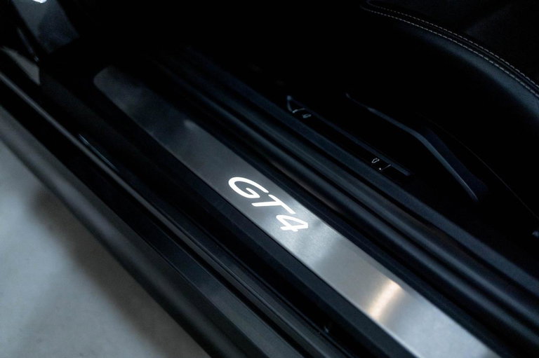 Porsche 981 Cayman GT4