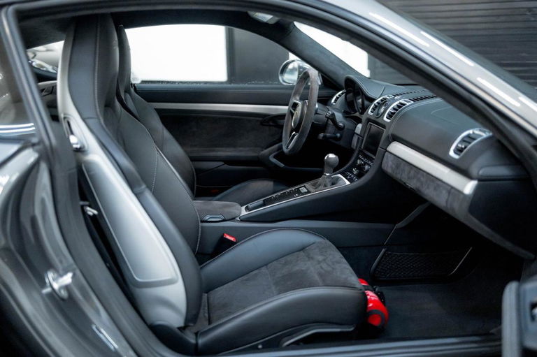 Porsche 981 Cayman GT4