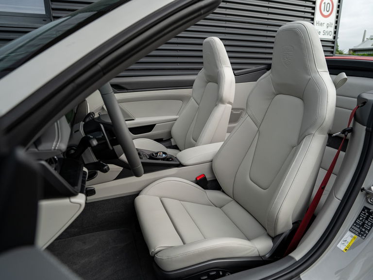 Porsche 992 Carrera GTS