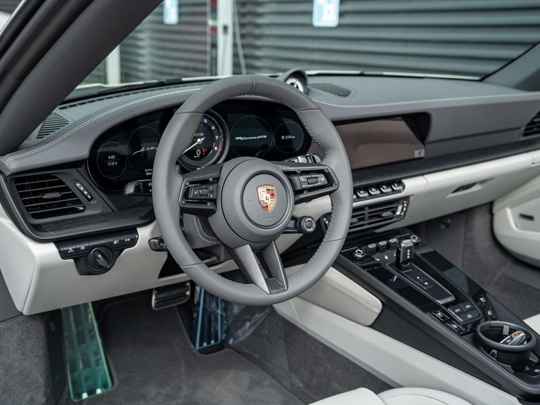 Porsche 992 Carrera GTS