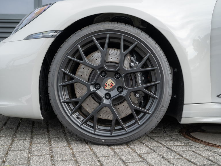 Porsche 992 Carrera GTS