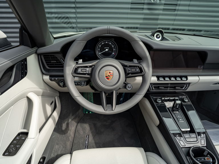 Porsche 992 Carrera GTS