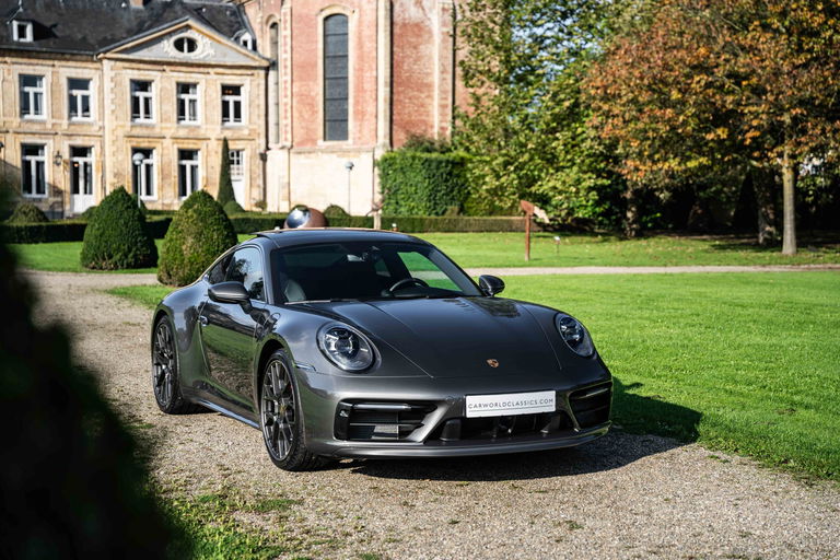 Porsche 992 Carrera 4S
