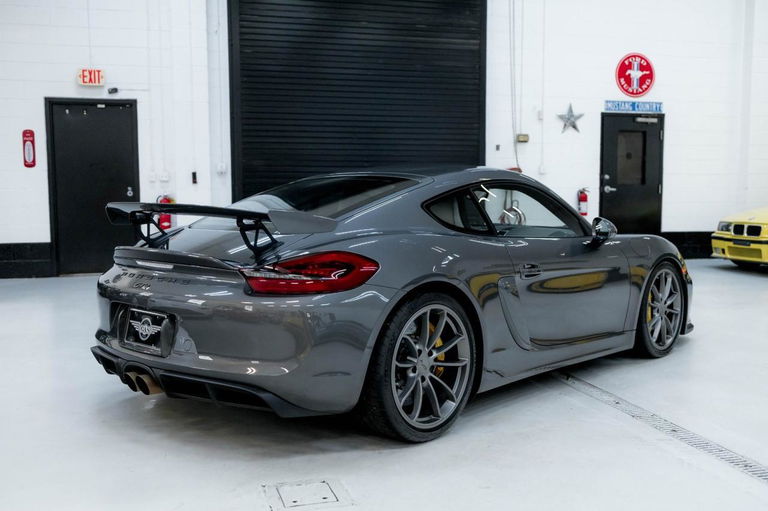 Porsche 981 Cayman GT4