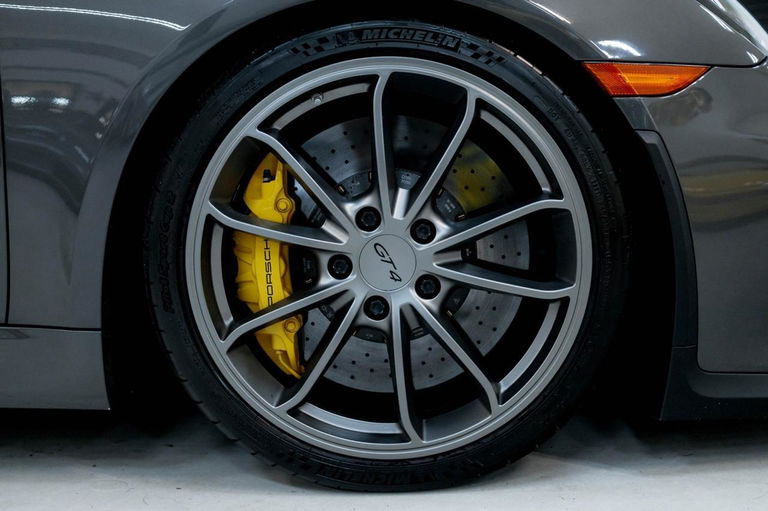 Porsche 981 Cayman GT4