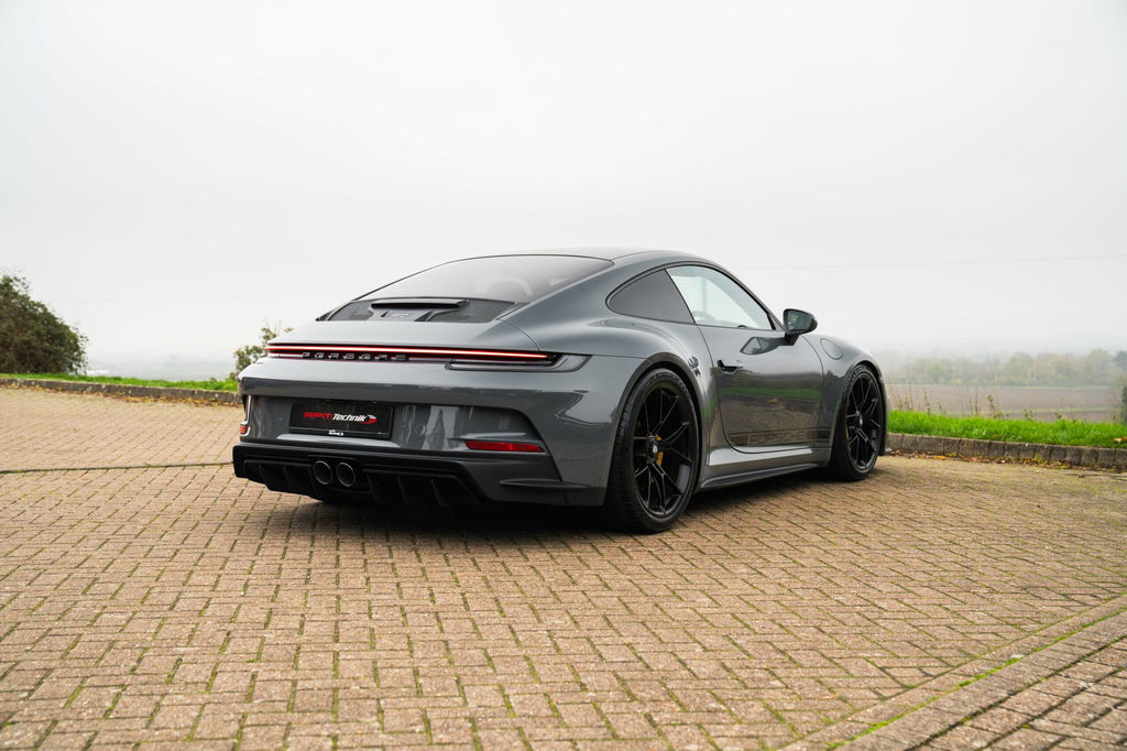Porsche 992 GT3 Touring