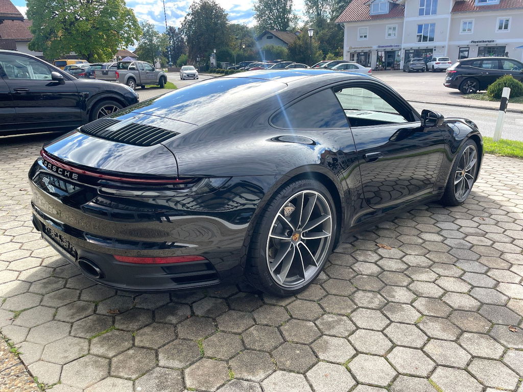 Porsche 992 Carrera