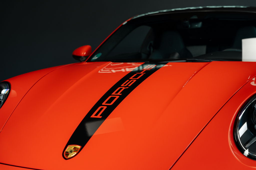 Porsche 992 Carrera 4