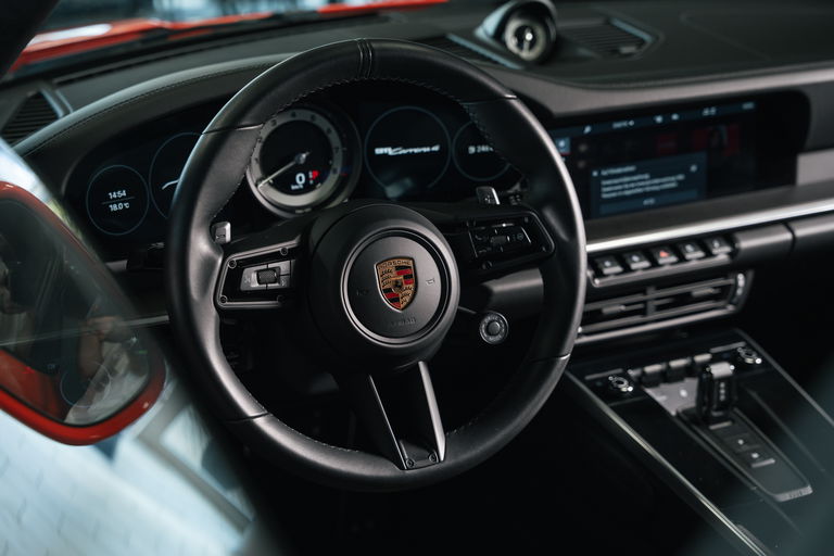 Porsche 992 Carrera 4