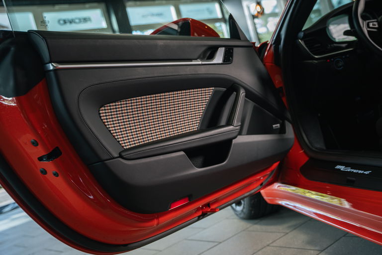 Porsche 992 Carrera 4