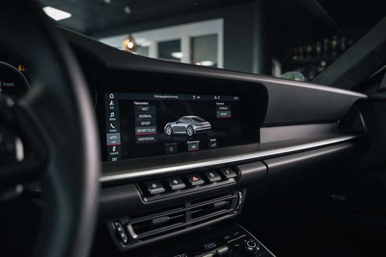 Porsche 992 Carrera 4