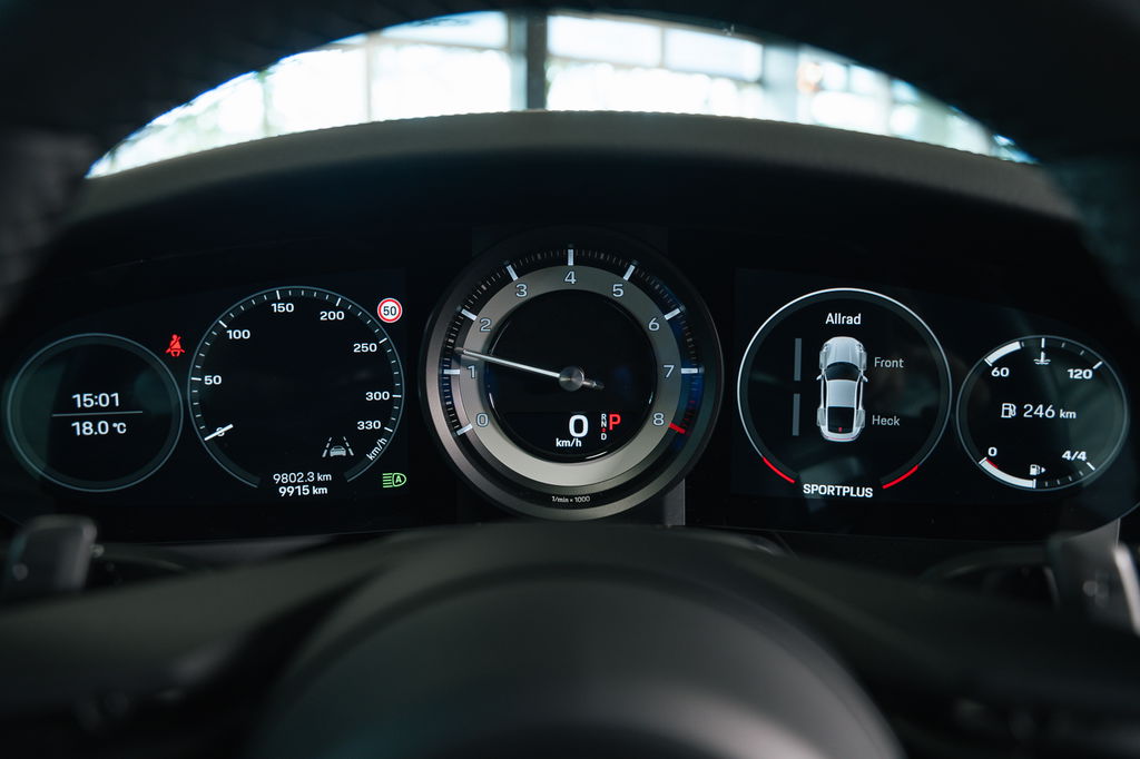 Porsche 992 Carrera 4